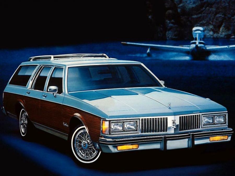  Oldsmobile Custom Cruiser 1987 года  (фото 1 из 2)